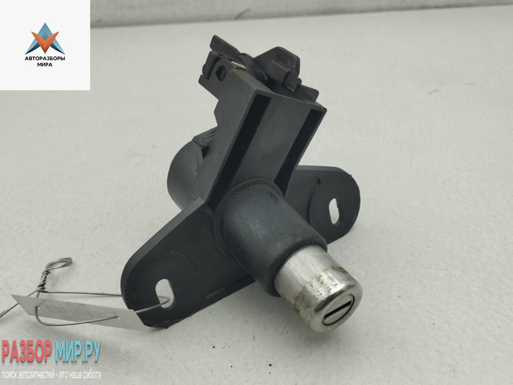 кнопка открытия багажника Opel Astra G 2004, 1.7 л., дизель, МКПП, белый, универсал - фото №1