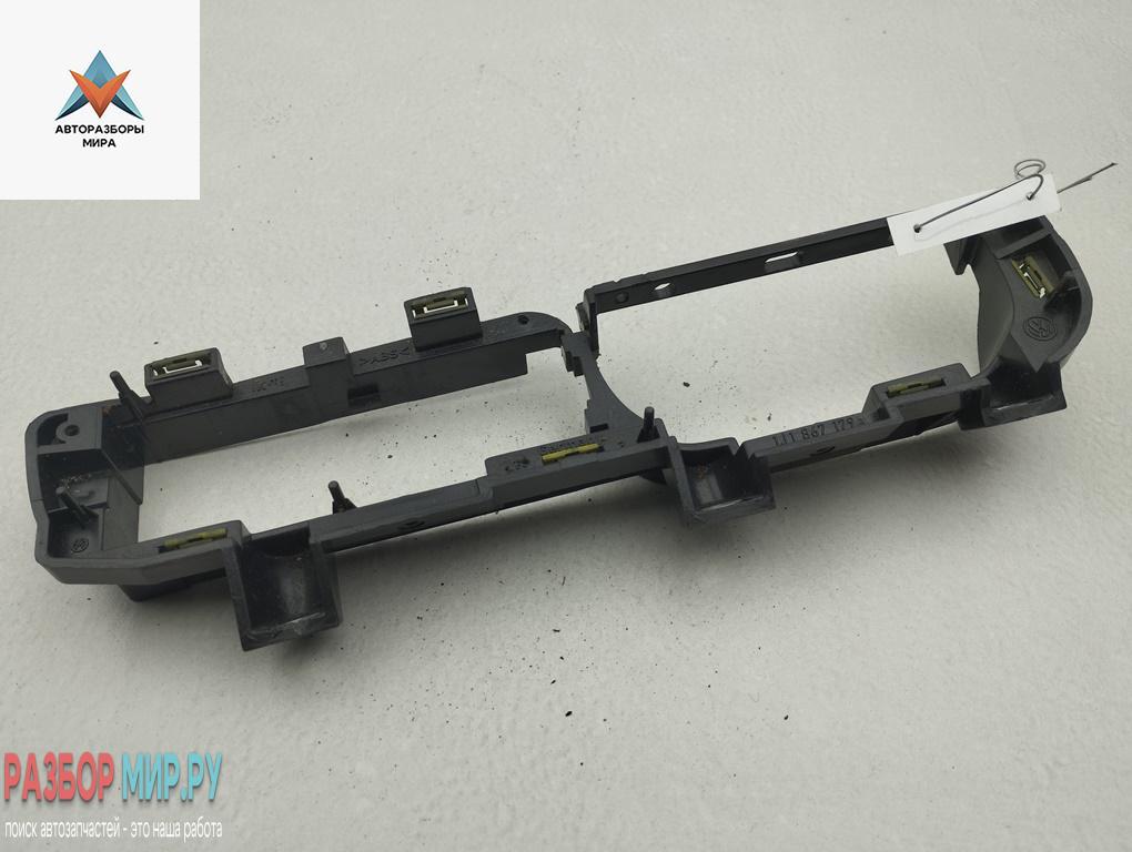 ручка внутренняя передняя левая Volkswagen Golf 4 поколение 1999, 1.9 л., дизель, МКПП, синий, хетчбэк 5 дв., 1J1867179A - фото №1