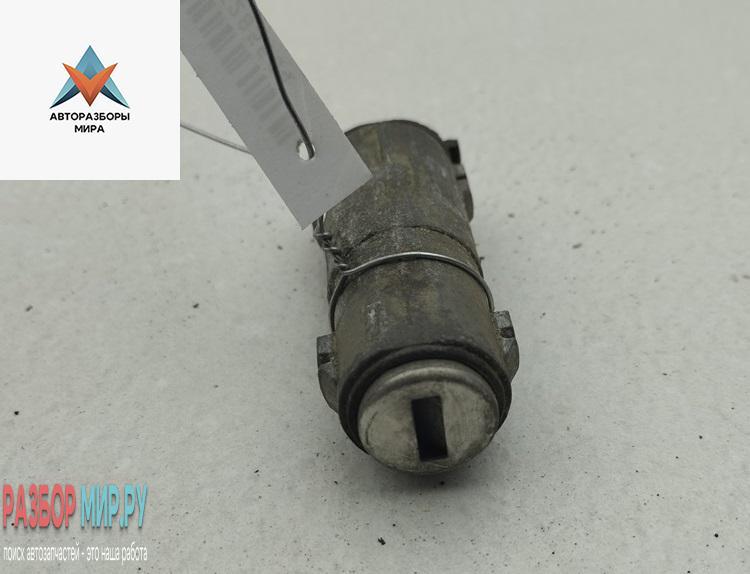 Личинка замка багажника Volkswagen Caddy 3 поколение 2006, 1.9 л., дизель, МКПП, красный, фургон - фото №1