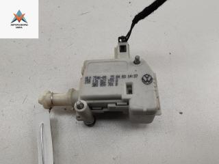 активатор замка багажника Volkswagen Golf 4 поколение 2003, 1.4 л., бензин, МКПП, синий, хетчбэк 3 дв., 1J6862159A