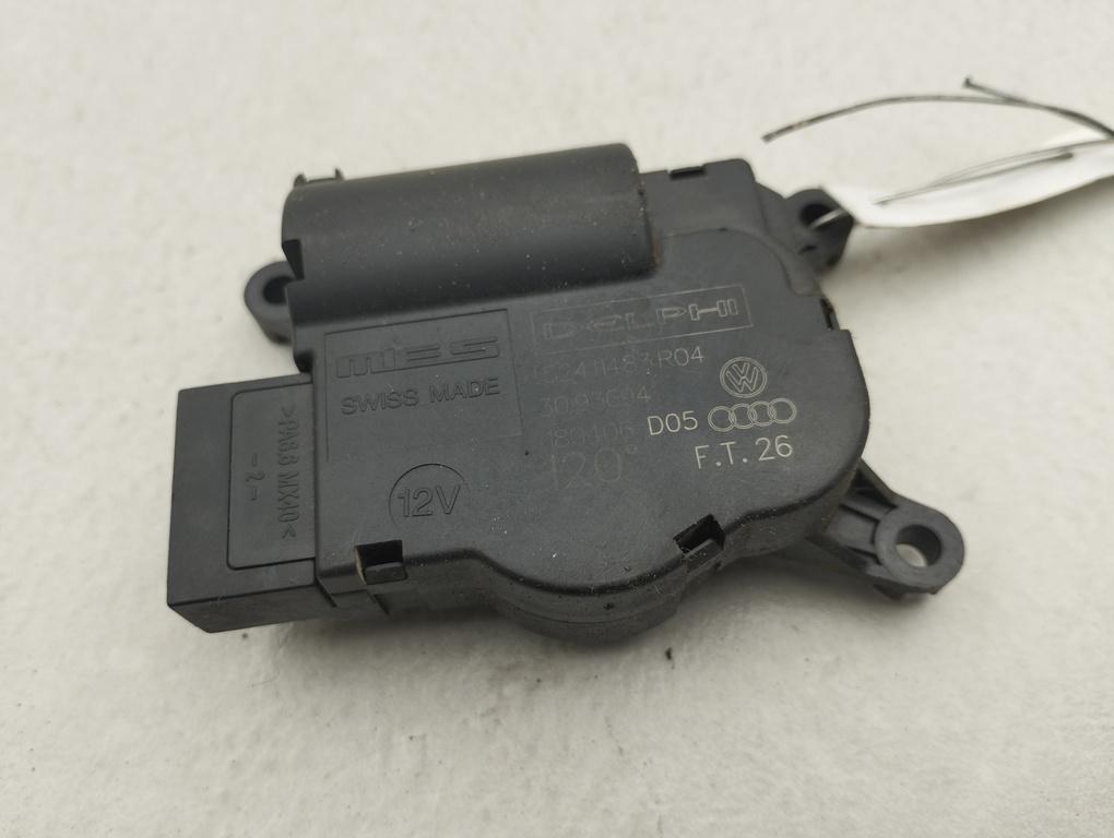 моторчик заслонки печки Volkswagen Touareg 2006, 3.0 л., дизель, АКПП, серый, внедорожник 5 дв., 52411483R04
