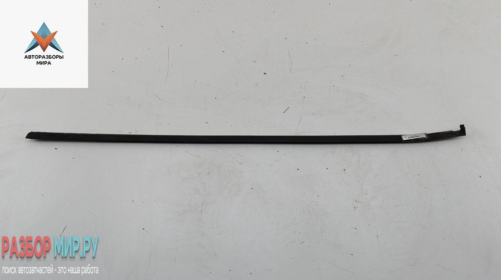 Молдинг стекла двери наружный Volkswagen Caddy 3 поколение 2006, 1.9 л., дизель, МКПП, красный, фургон - фото №1