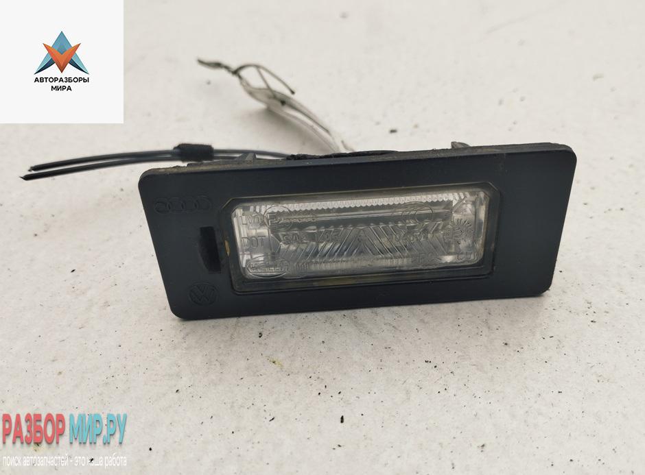 подсветка номера Volkswagen Passat B6 2009, 1.4 л., бензин, МКПП, чёрный, универсал, 8T0943021 - фото №1