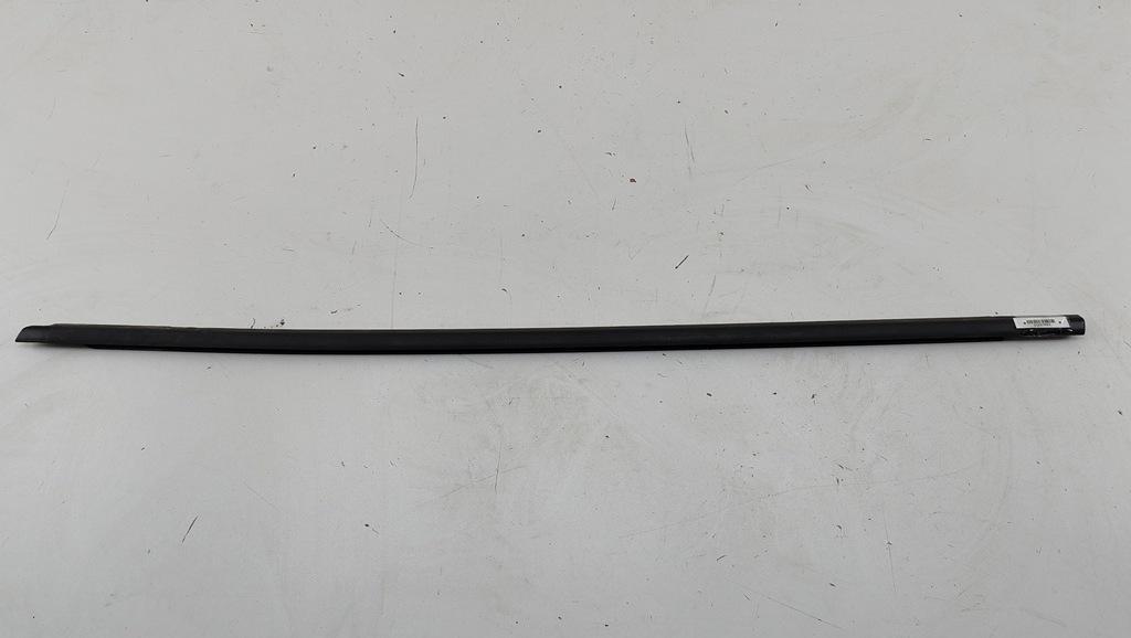 Молдинг стекла двери наружный Volkswagen Passat B6 2005, 2.0 л., дизель, МКПП, серый, универсал - фото №1