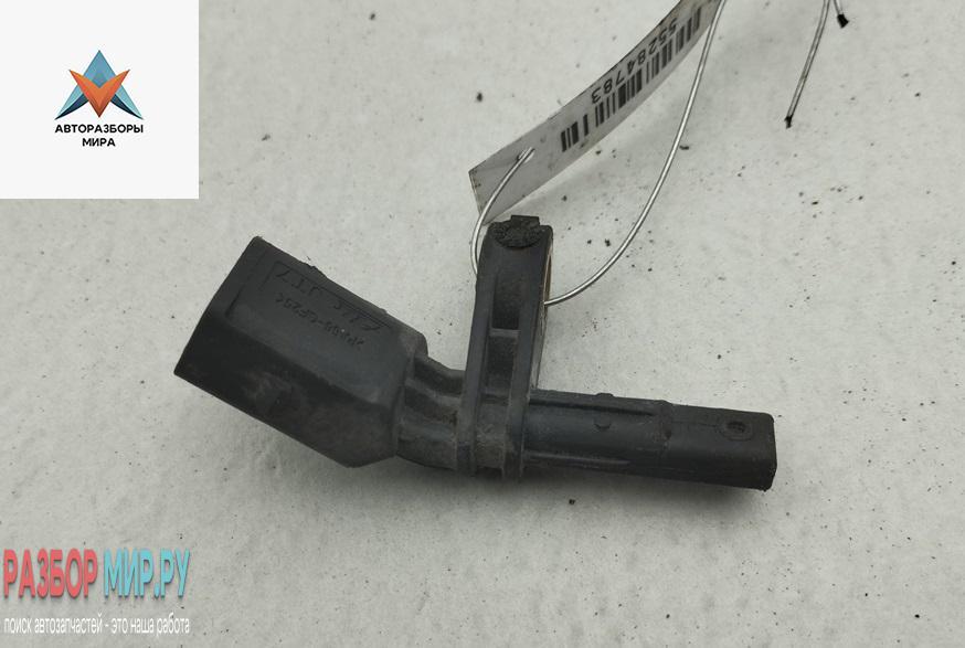 датчик ABS Volkswagen Passat B6 2006, 1.6 л., бензин, АКПП, чёрный, универсал, 7H0927804 - фото №1