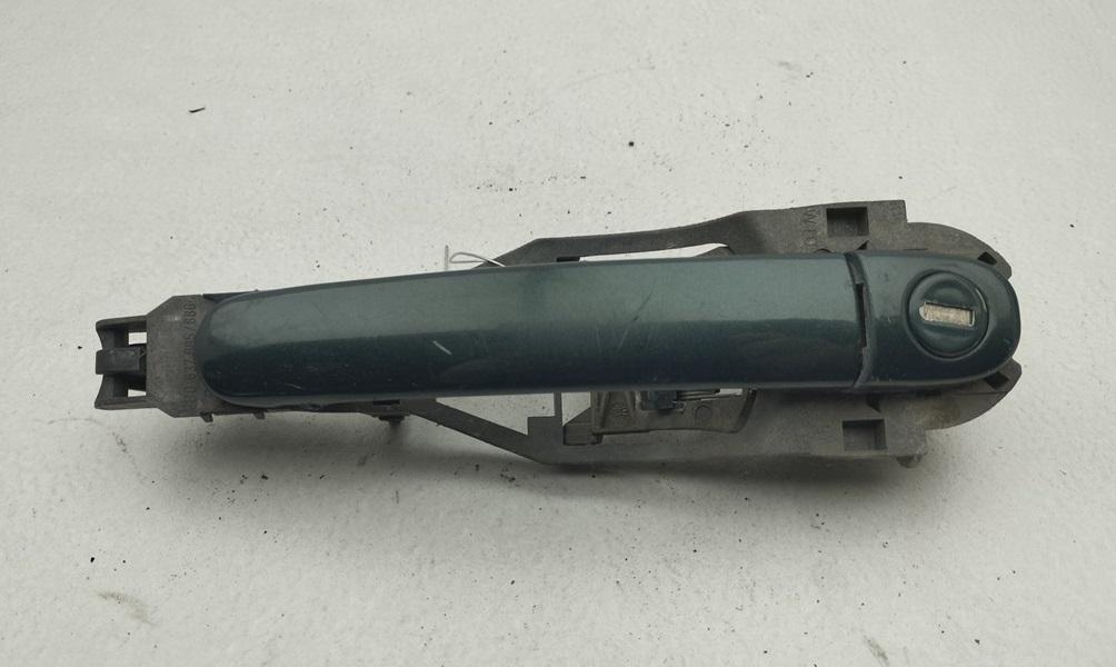 ручка наружная передняя левая Volkswagen Passat B5 1998, 1.9 л., дизель, МКПП, зелёный, универсал, 3B0837885