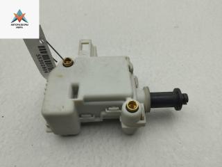 активатор замка багажника Volkswagen Passat B5 [рестайлинг] 2001, 2.0 л., бензин, МКПП, синий, универсал, 3B0959781D