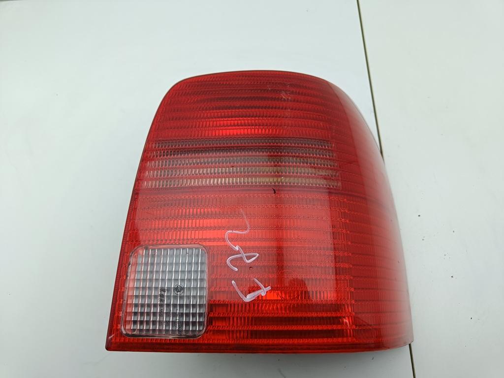 фонарь задний правый Volkswagen Passat B5 1997, 1.8 л., бензин, МКПП, серый, универсал, 3B9945112F - фото №1