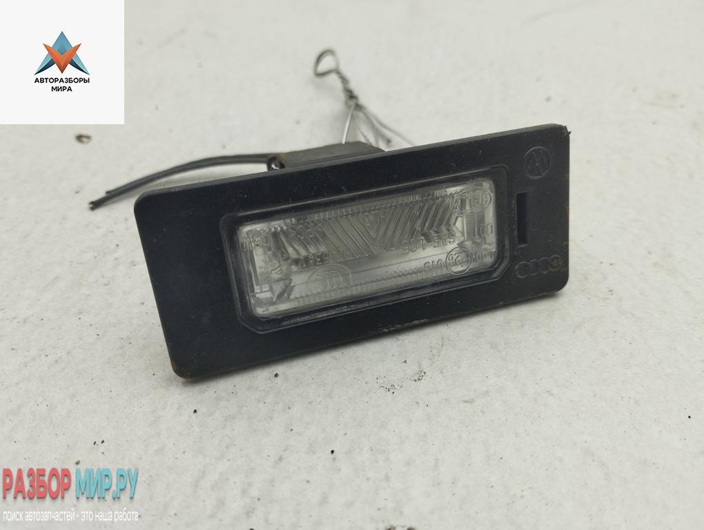 подсветка номера Volkswagen Passat B6 2009, 1.4 л., бензин, МКПП, чёрный, универсал, 8T0943021 - фото №1