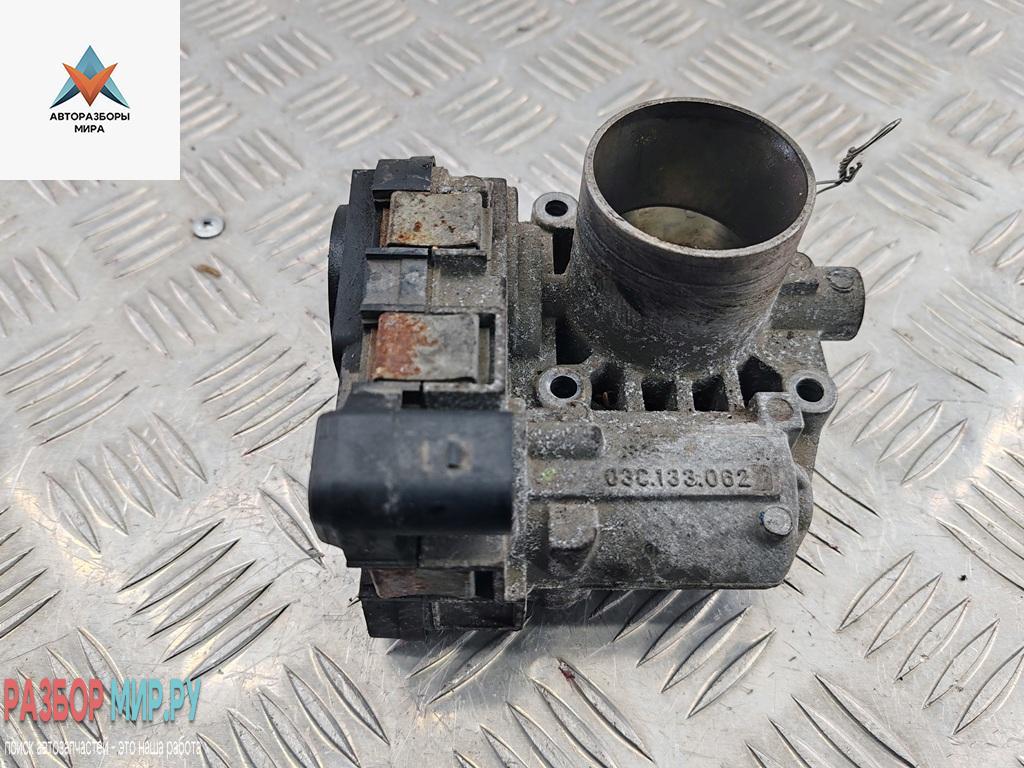 заслонка дроссельная Volkswagen Golf 5 поколение 2004, 1.4 л., бензин, МКПП, синий, хетчбэк 5 дв., 03C133062 - фото №1