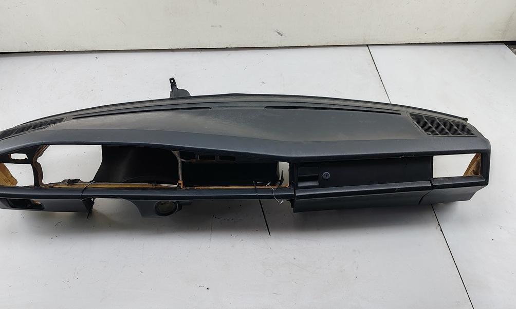 панель передняя салона (торпедо) Mercedes-Benz 190 W201 1989, 2.0 л., бензин, МКПП, красный, седан