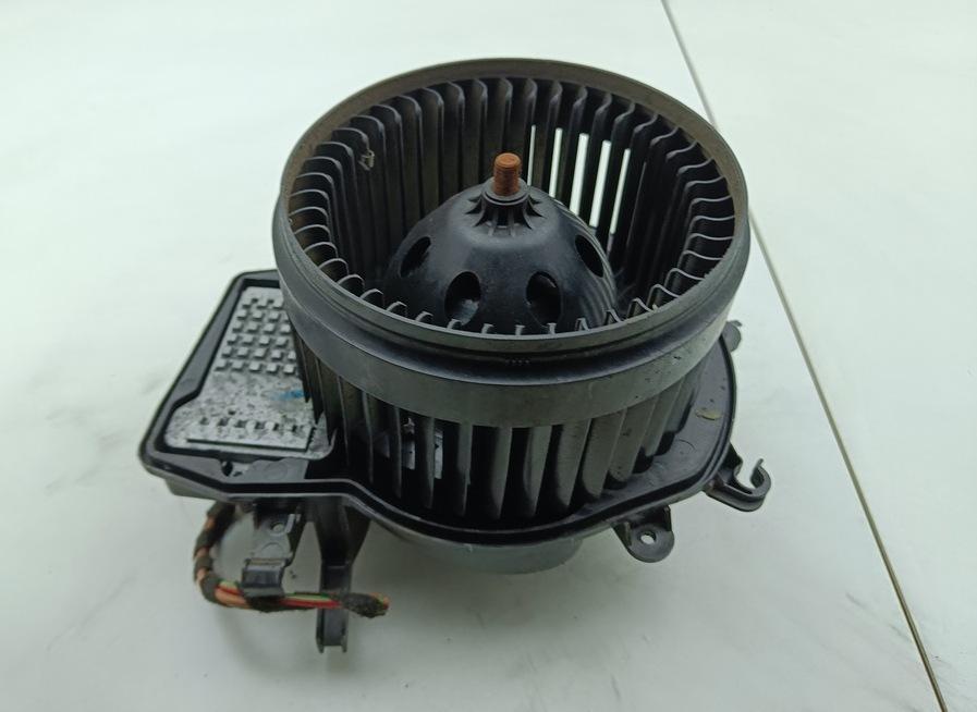 моторчик печки Mercedes-Benz C-Класс W203/S203/CL203 2003, 1.8 л., бензин, МКПП, красный, седан - фото №1
