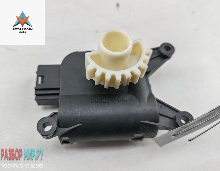 моторчик заслонки печки Skoda Yeti 1 поколение 2010, 2.0 л., дизель, МКПП, коричневый, внедорожник 5 дв., 3C0907511C - фото №1