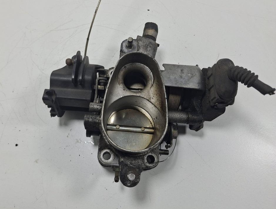 заслонка дроссельная Audi A4 B5 1997, 2.6 л., бензин, МКПП, серый, универсал - фото №1
