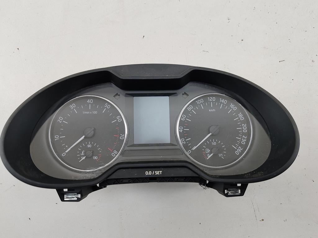 приборная панель Skoda Octavia mk3 (A7 5E) 2014, 1.4 л., бензин, МКПП, коричневый, хетчбэк 5 дв., 5E0920861B - фото №1