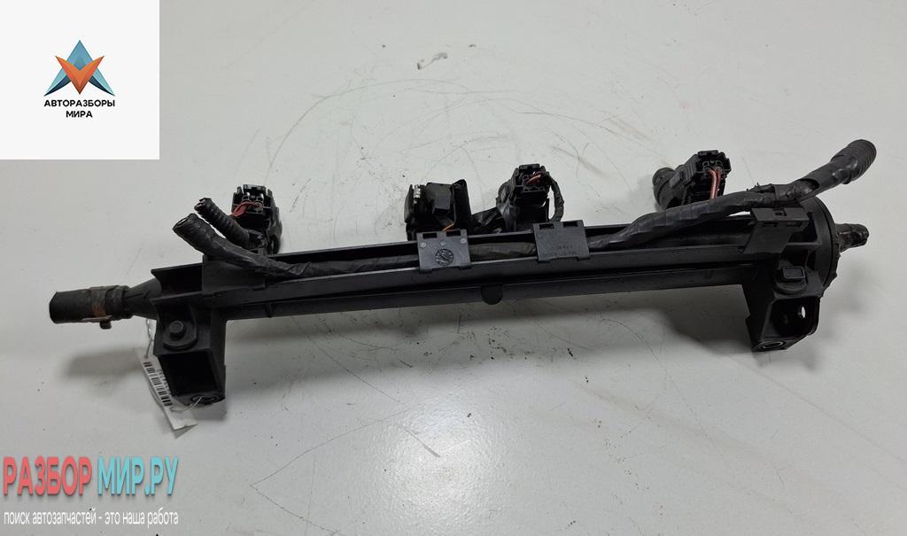 топливная рампа Volkswagen Golf 5 поколение 2004, 1.6 л., бензин, МКПП, чёрный, хетчбэк 3 дв., 06A906031BT - фото №1