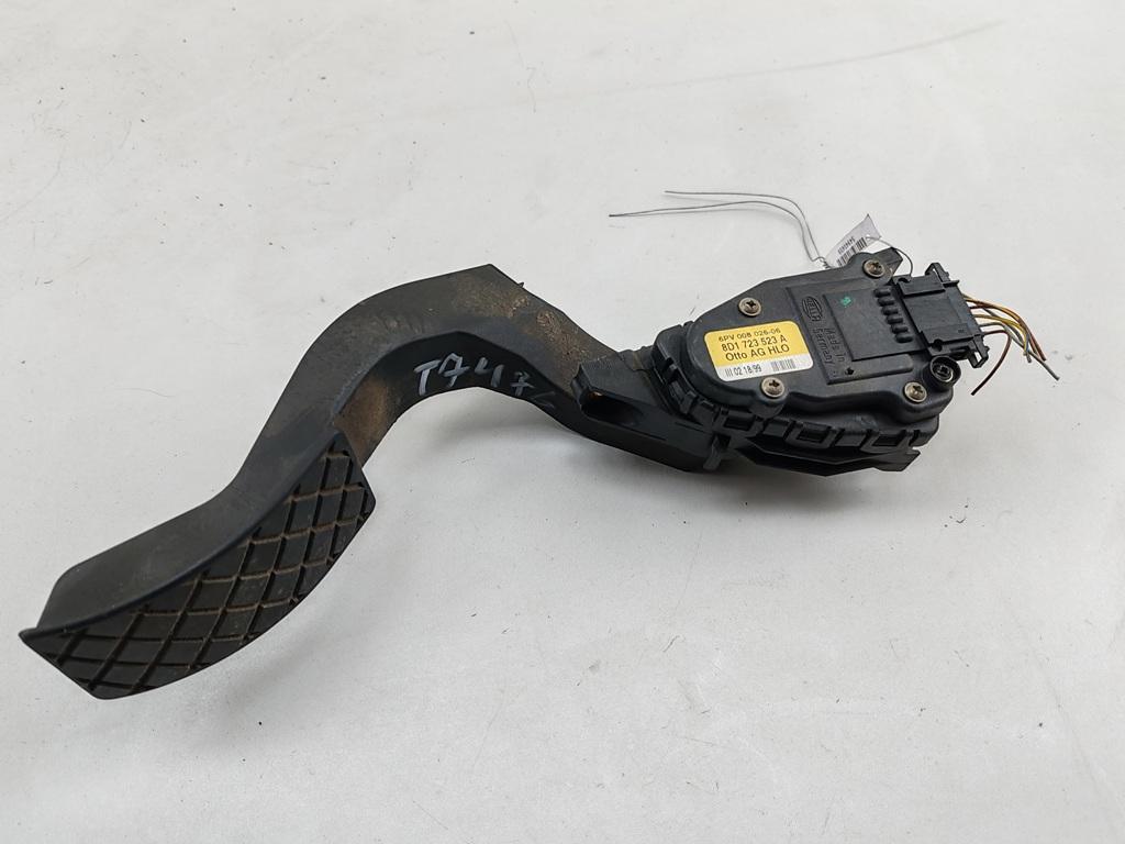педаль Audi A6 C5 1999, 2.4 л., бензин, АКПП, зелёный, универсал, 8D1723523A