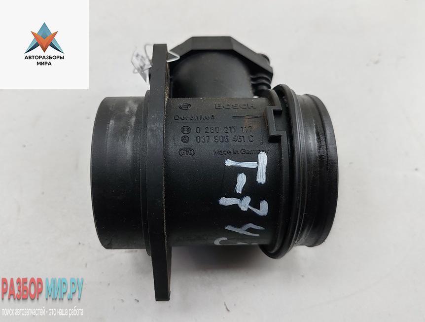 Расходомер (измеритель потока воздуха) Audi A6 4B/C5 1998, 1.8 л., Ti, бензин, МКПП, чёрный, универсал, 037906461C - фото №1