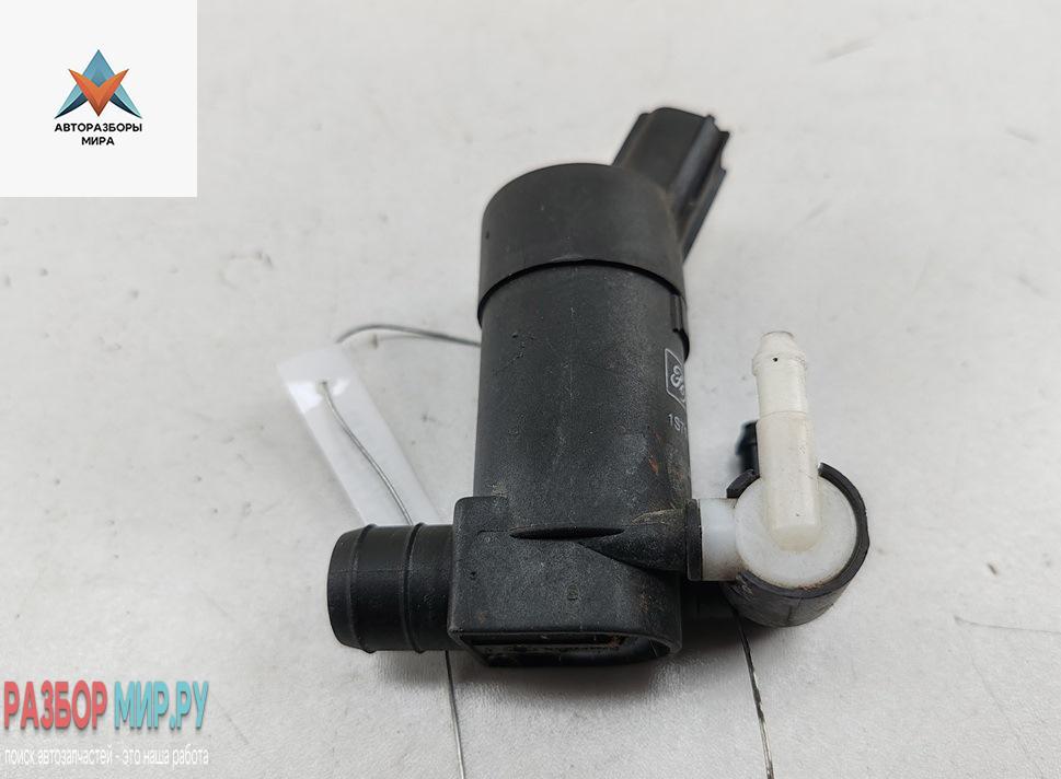 насос (моторчик) омывателя стекла Ford Focus 2 поколение 2004, красный, универсал, 1S7117K624FE - фото №1