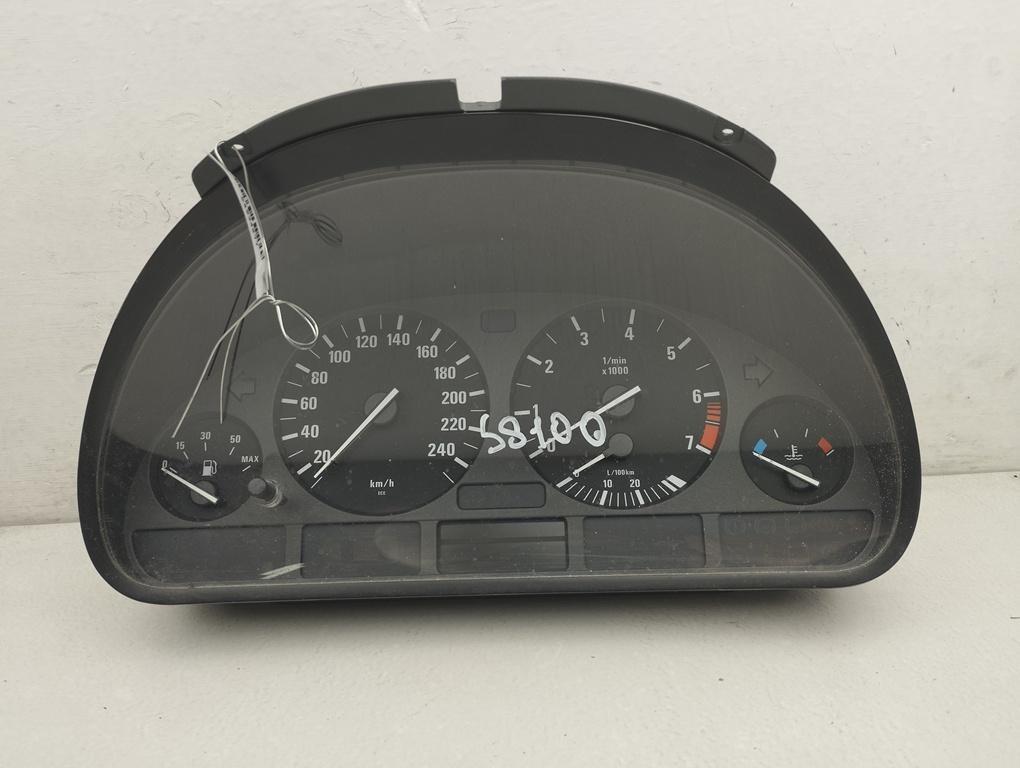 приборная панель BMW 5 серия E39 1998, 2.0 л., бензин, МКПП, серый, седан, 8375669 - фото №1