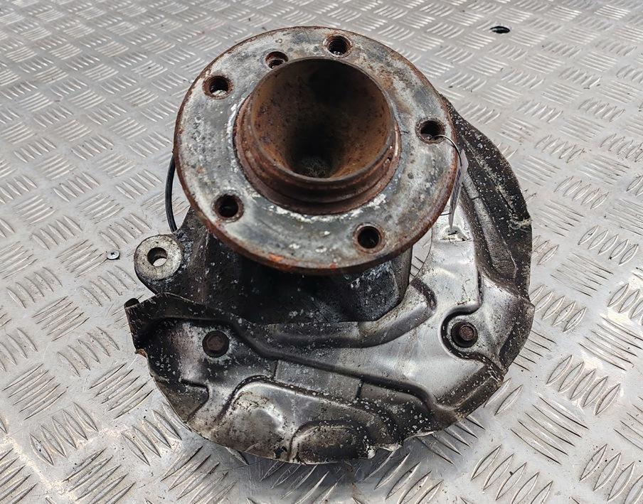 ступица передняя правая BMW 3 E90/E91/E92/E93 2006, 2.0 л., бензин, МКПП, чёрный, седан