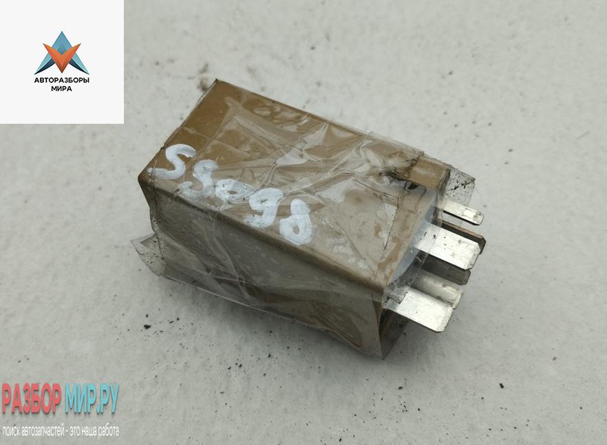 Реле стеклоочистителя (дворников) BMW 5 серия E39 1998, 2.0 л., бензин, МКПП, серый, седан, 8384505 - фото №1