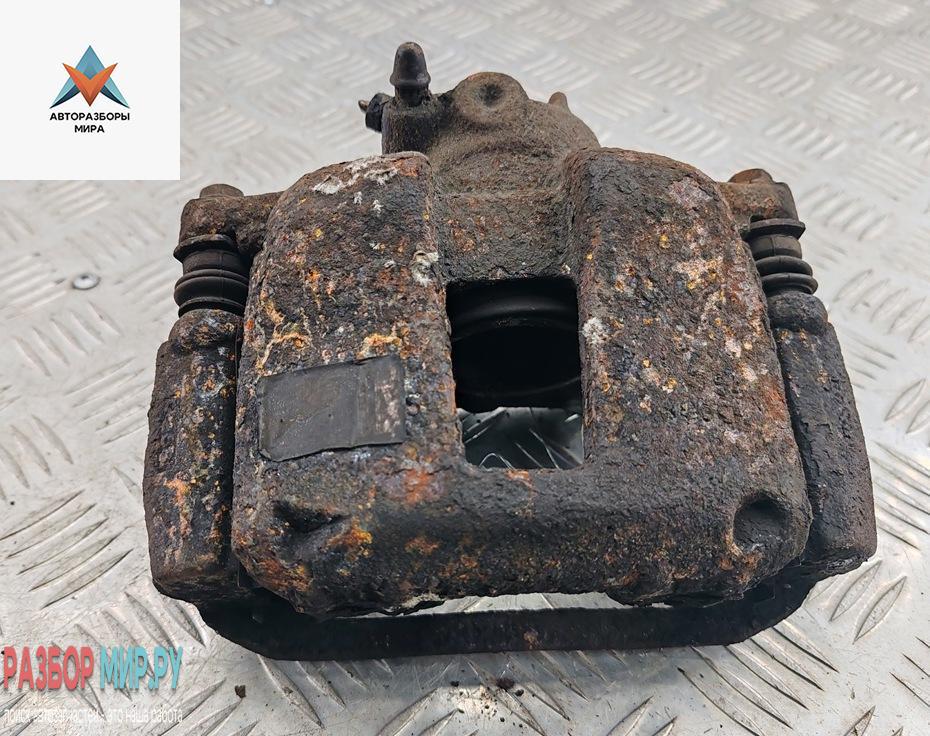 суппорт передний правый Peugeot 207 1 поколение 2008, 1.6 л., дизель, МКПП, белый, универсал - фото №1