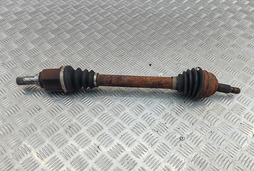полуось передняя левая (приводной вал, ШРУС) Renault Scenic 2 поколение 2005, 1.6 л., бензин, МКПП, чёрный, минивэн - фото №1