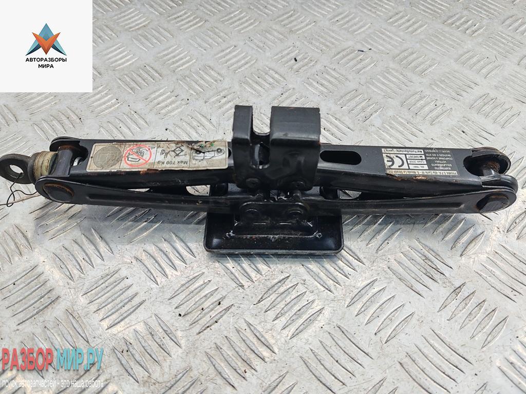 домкрат Fiat Panda 2 поколение 2009, 1.2 л., бензин, МКПП, чёрный, хетчбэк 5 дв. - фото №1