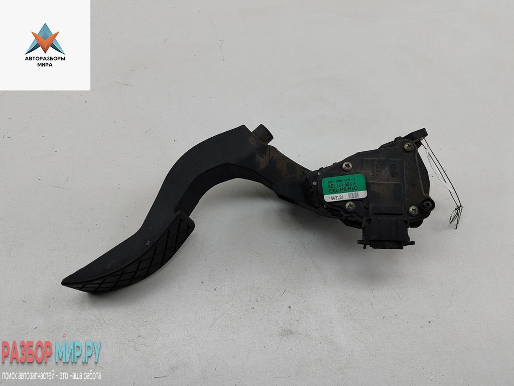 педаль Audi A4 B6 2001, 2.0 л., бензин, МКПП, серый, универсал, 8E1721523A - фото №1