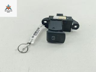 кнопка ручного тормоза (ручника) Audi A6 4F/C6 2007, 2.7 л., дизель, МКПП, серый, универсал, 4F1927225