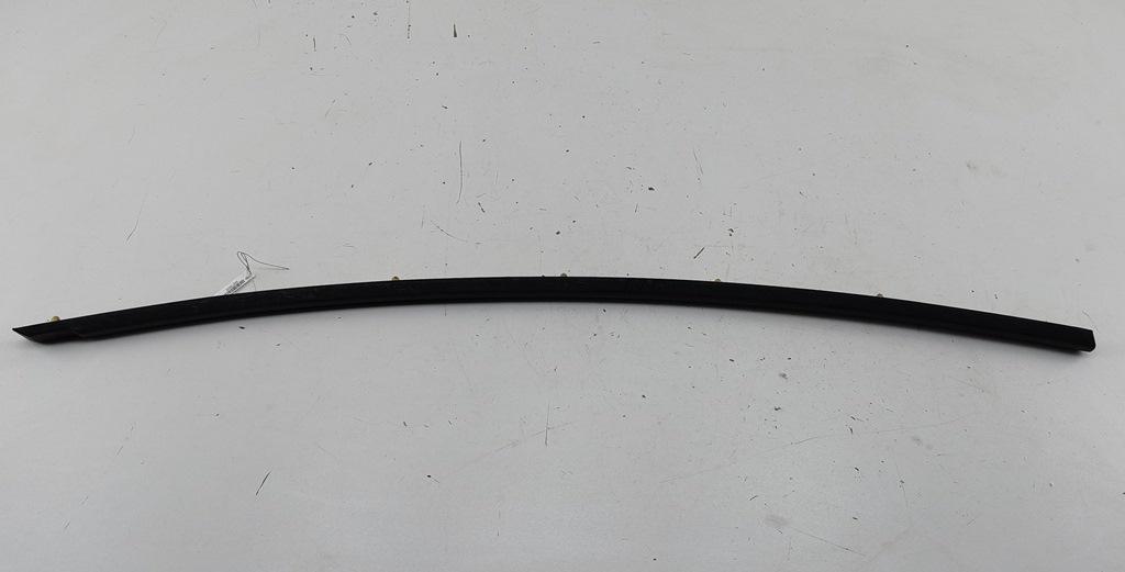молдинг двери передней правой BMW 3 E36 1999, 1.9 л., бензин, МКПП, чёрный, хетчбэк 3 дв., 8146364