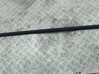 Молдинг стекла двери наружный Ford Fiesta 6 поколение 2009, 1.3 л., бензин, МКПП, красный, хетчбэк 3 дв.