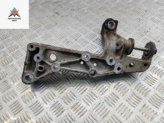 Кронштейн крепления рычага передней подвески Volkswagen Golf 6 поколение 2010, 1.6 л., дизель, МКПП, серый, универсал, 1K0199296F