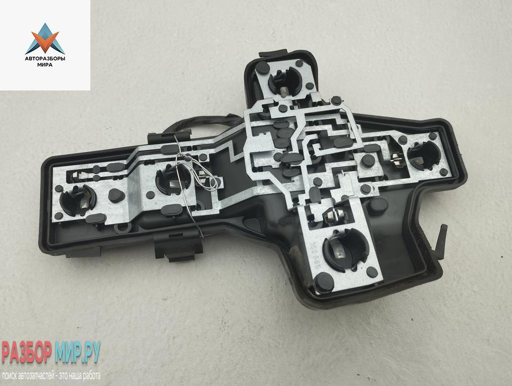 панель заднего левого фонаря Volkswagen Touran 1 поколение 2003, 1.6 л., бензин, МКПП, синий, минивэн, 1T0945257A - фото №1