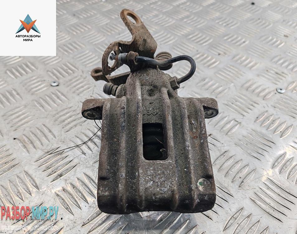 суппорт задний правый Volkswagen Golf 5 поколение 2005, 1.4 л., бензин, МКПП, зелёный, хетчбэк 5 дв. - фото №1