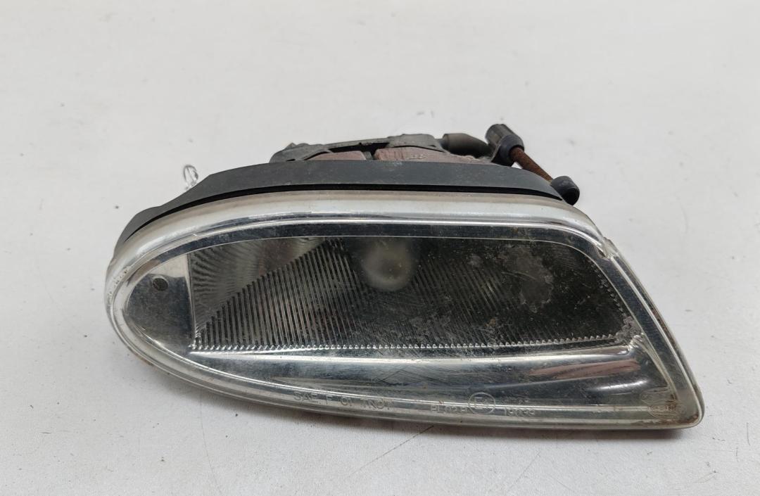 фара противотуманная правая Mercedes-Benz M-Class ML W163 2002, 4.0 л., дизель, АКПП, чёрный, внедорожник 5 дв., 1638200428 - фото №1