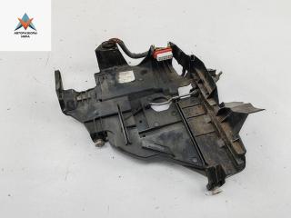 крепление фары правой Volkswagen Touareg 1 поколение 2006, 3.0 л., дизель, АКПП, серый, внедорожник 5 дв.