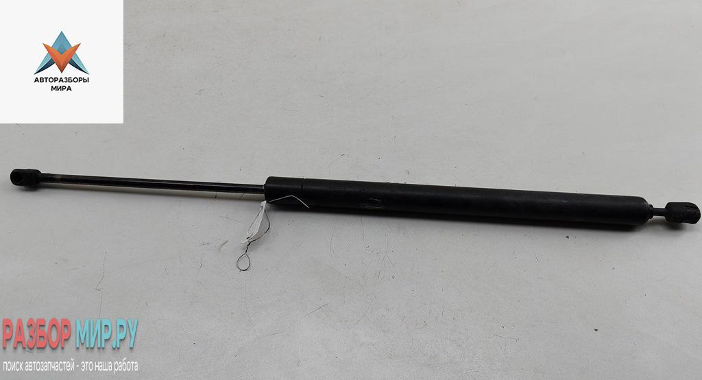 амортизатор крышки багажника (3-5 двери) Volkswagen Transporter T4 1997, 1.9 л., дизель, МКПП, белый, микроавтобус, 701829331 - фото №1