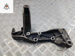 Кронштейн крепления рычага передней подвески Volkswagen Caddy 3 поколение 2006, 1.9 л., дизель, МКПП, красный, фургон