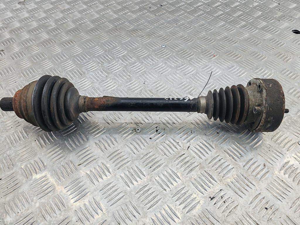 полуось передняя левая (приводной вал, ШРУС) Volkswagen Golf-6 2010, 1.6 л., дизель, МКПП, серый, универсал, 1K0407271HN