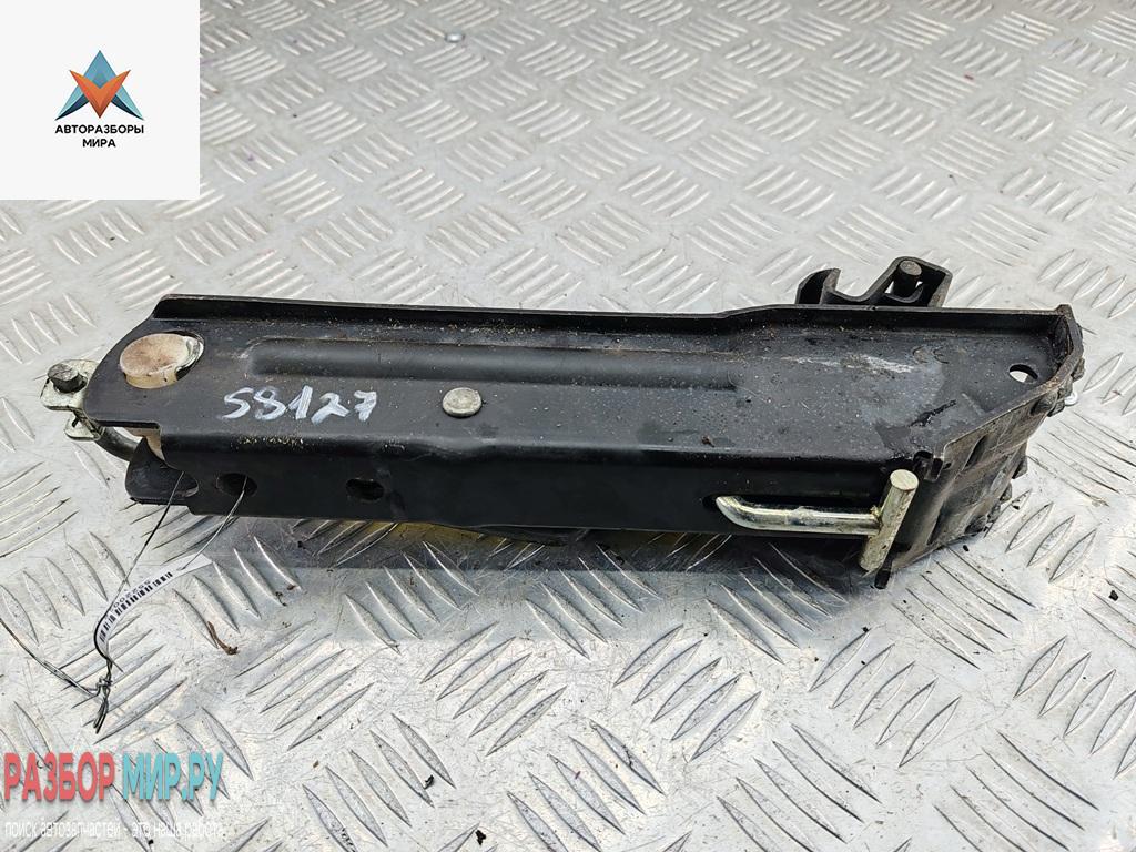 домкрат Volkswagen Passat B6 2006, 2.0 л., бензин, МКПП, серый, седан, 3C0011031B - фото №1