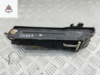 домкрат Volkswagen Passat B6 2006, 2.0 л., бензин, МКПП, серый, седан, 3C0011031B