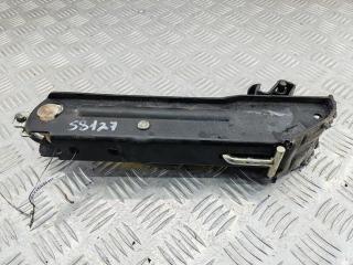 домкрат Volkswagen Passat B6 2006, 2.0 л., бензин, МКПП, серый, седан, 3C0011031B