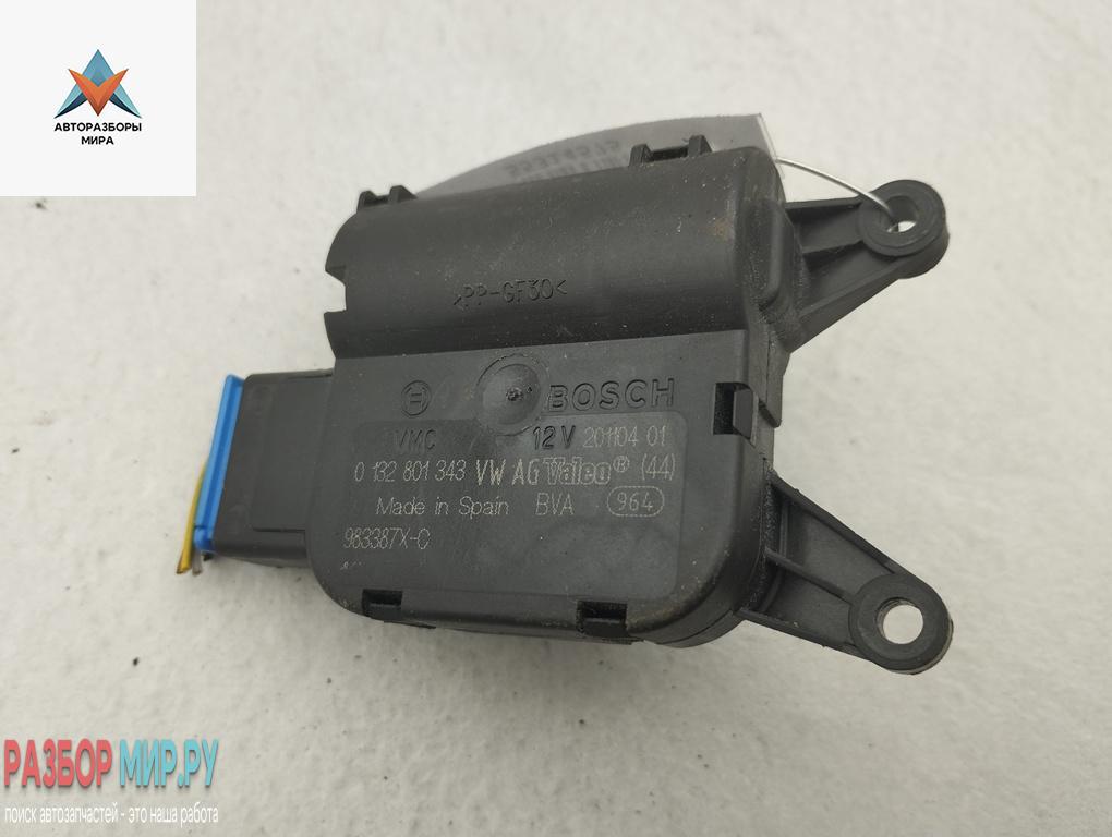 моторчик заслонки печки Volkswagen Golf 5 поколение 2005, 1.4 л., бензин, МКПП, зелёный, хетчбэк 5 дв., 0132801343 - фото №1