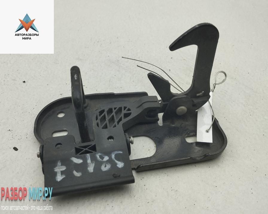 замок капота Volkswagen Passat B6 2006, 2.0 л., бензин, МКПП, серый, седан, 3C0823480 - фото №1