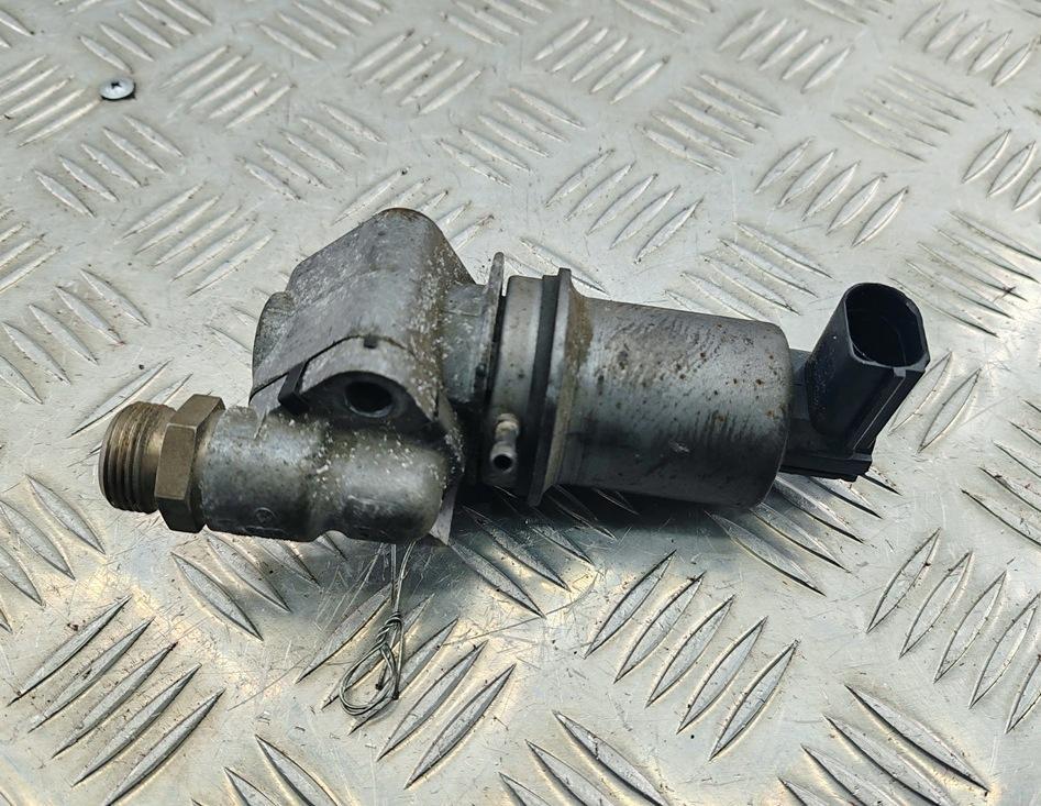 клапан EGR Volkswagen Passat B5+ (GP) 2002, 1.6 л., бензин, МКПП, серый, седан, 06B131501