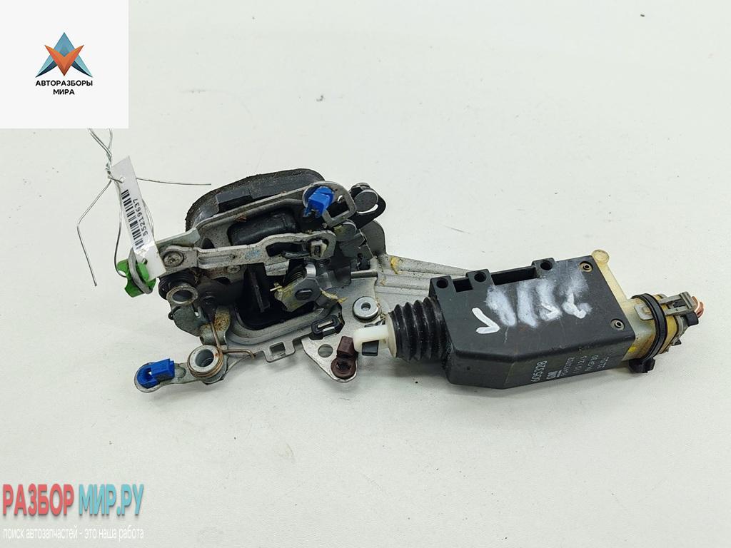 замок двери передней левой Opel Omega B 1997, 2.5 л., бензин, АКПП, серый, седан - фото №1