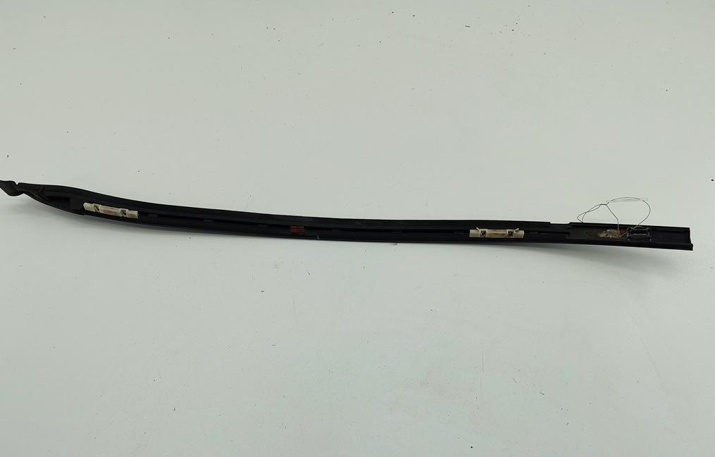 молдинг лобового стекла Opel Astra G 1999, 1.6 л., бензин, МКПП, синий, универсал, 09132365 - фото №1