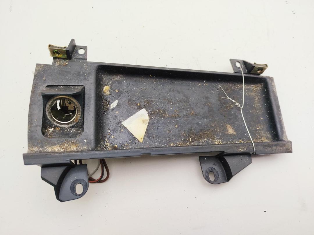 прикуриватель BMW 5 E39 1998, 2.5 л., дизель, АКПП, серый, седан, 8159694